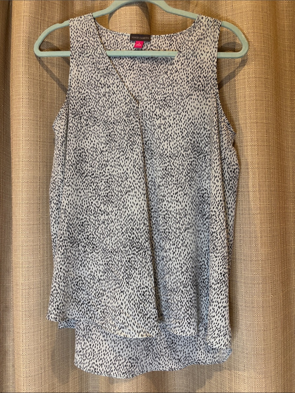 ⭐️ Vince Camuto Black and White Printed V-Neck Sleeveless Camisole size small